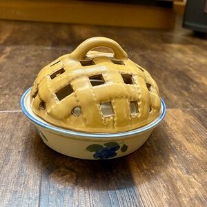 Charming WCL Pottery Mini Pie Tartlet Dish with Lattice Lid